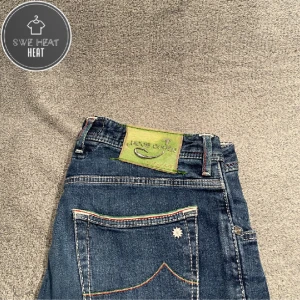 Jacob Cohen jeans - Tja, säljer nu dessa sjyssta cohens i storlek 33. Super skick, inga defekter. Hör av dig vid frågor eller bilder!