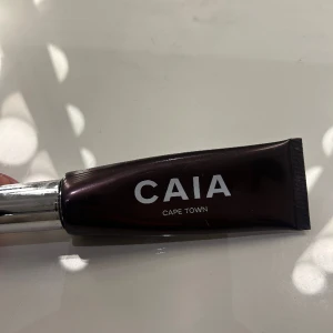 Caia bronser  - Säljer nu min caia bronser, säljer pågrund av att den inte kommer till andvändning. Super fin liquid bronser, andvänd fåtal gånger. köparen står för frakten 