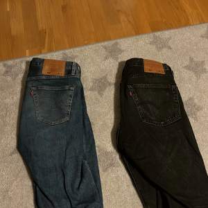 Säljer mina Levis jeans som är i jättebra skick förutom en lagning på det svarta paret(se bild) 250 kr styck eller båda för 400. Hör av er om ni vill ha fler bilder 