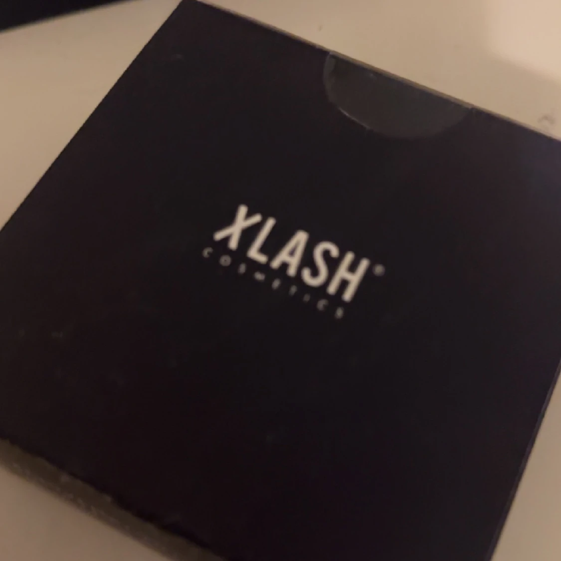 Ögonpads och ögon serum