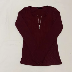 Lång armad tröja. - Den är i bra skick, knappt använt.