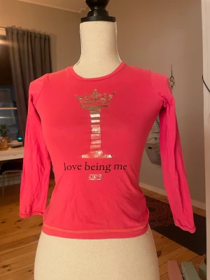 Diesel baby-tee - Diesel baby tee!  Barnstrlk men passar en xs. Blir trekvartsärmar! 