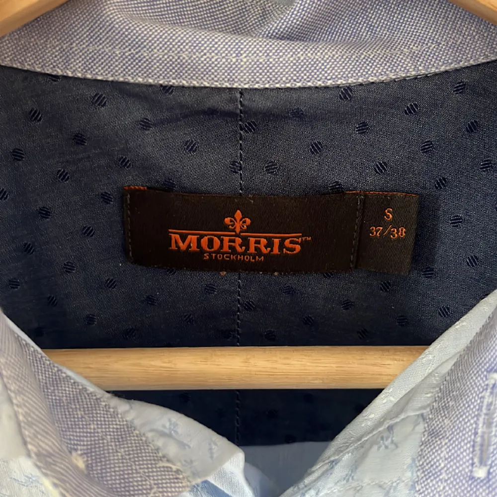 Morris skjorta i mycket bra skicka, vid fler frågor eller funderingar kom PM, storlek S. . Skjortor.