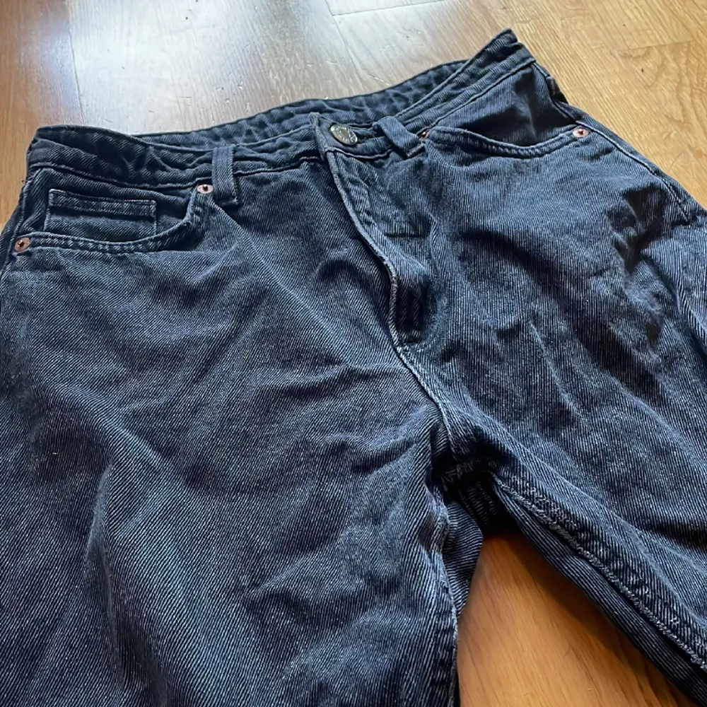 Mom jeans. Jeans & Byxor.