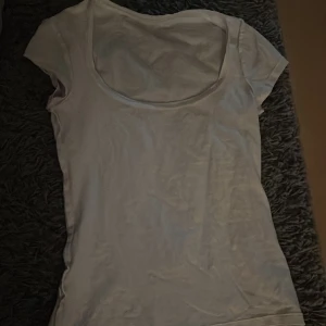 urringad t-shirt 🤍 - endast testat, helt i nyskick och jätteskönt material!
