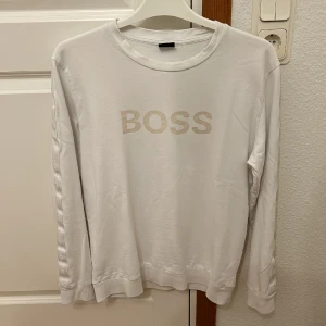 Hugo boss tröja - Använder ej längre, ett hål vid höger armhåla därav priset