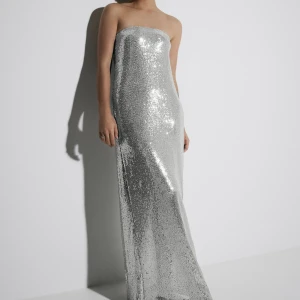 Helt ny! - Jätte fin glitterklänning ifrån vero moda 