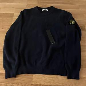 Stone island tröja oandvänd, st s Säljs av en kompis!