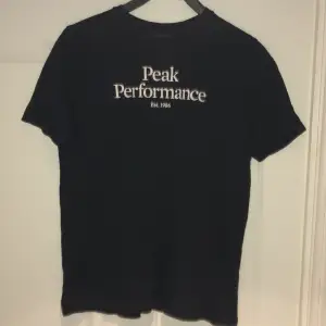 Peak performance t-Shirt.. i fint skick. 