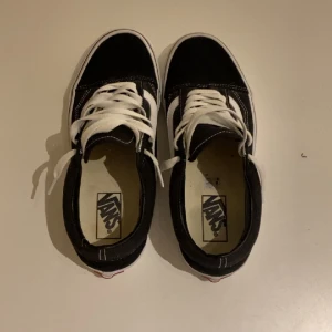 Vans skor - Vans Skor Stl 39 Pris kan diskuteras Kontakta för mer info📩