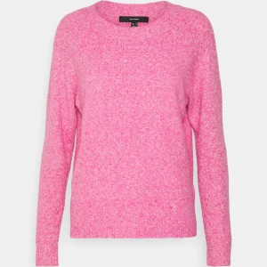 Stickad tröja - En superfin stickad tröja från ”VERO MODA” Som inte längre kommer till andvänding och max andvänd 5 gånger.Tröjan  är i storlek S och nypris 249kr. Hör av er för frågor och kan sänka priset vid en snabb affär!💓