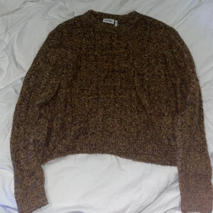 Weekday stickad tröja - En grymt snygg stickad tröja, använd fåtal gånger, inga skavanker!😁 (nypris 670kr)