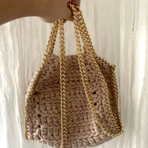 Stella Mccartney väska  - köpte den här stella mccartney-inspirerade väskan här på plick men jag använder den aldrig längre! köp direkt för 450+ frakt❤️