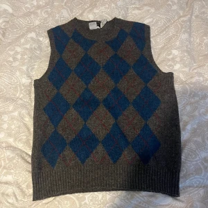 Stickat väst M - Väldigt snygg stickad väst i storlek M