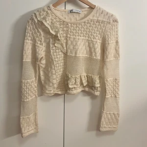 Fin topp - Ny skick andvänd en gång storlek M från zara jätte fin men andvänds inte💗 
