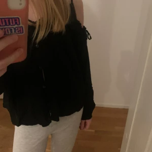 Fin blus - Jättefin blus från hm! Säljer den för att jag inte använder den. Nästan oanvänd 