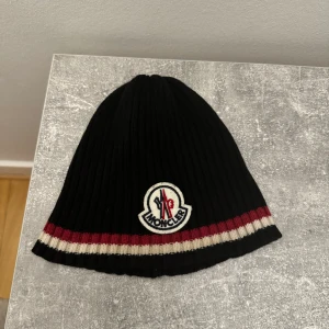 Moncler mössa  - Moncler mössa One-size