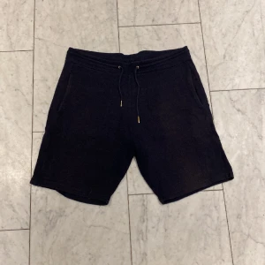 3 par shorts - Säljer tre par shorts: nautica, zara och hollister. Storlekarna varierar