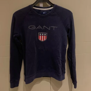 Gant tröja, använd max 5 gånger - Storlek s, nyskick då den bara är använd max 5 gånger, är som ny;) Nypris runt 1200 men säljer för 300kr