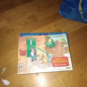 5 Kidsbooks and 3 teenage books - Good quality and the books is on Swedish 