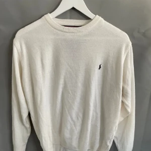 Ralph Lauren Sweatshirt - Bra skick. Passar M, skriv för frågor