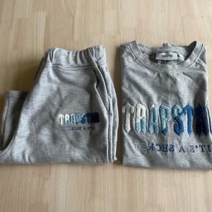 Trapstar kit  - Jag säljer oanvänd trapstar kit med shorts och T-shirt på grund av att den va för stor storlek. De har inga fläckar, inga hål och är i storlek M  Pris:600 men kan diskuteras 