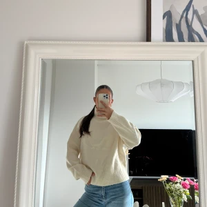 Stickad tröja - Fina polostickad tröja från zara, knappt använd🤍✨