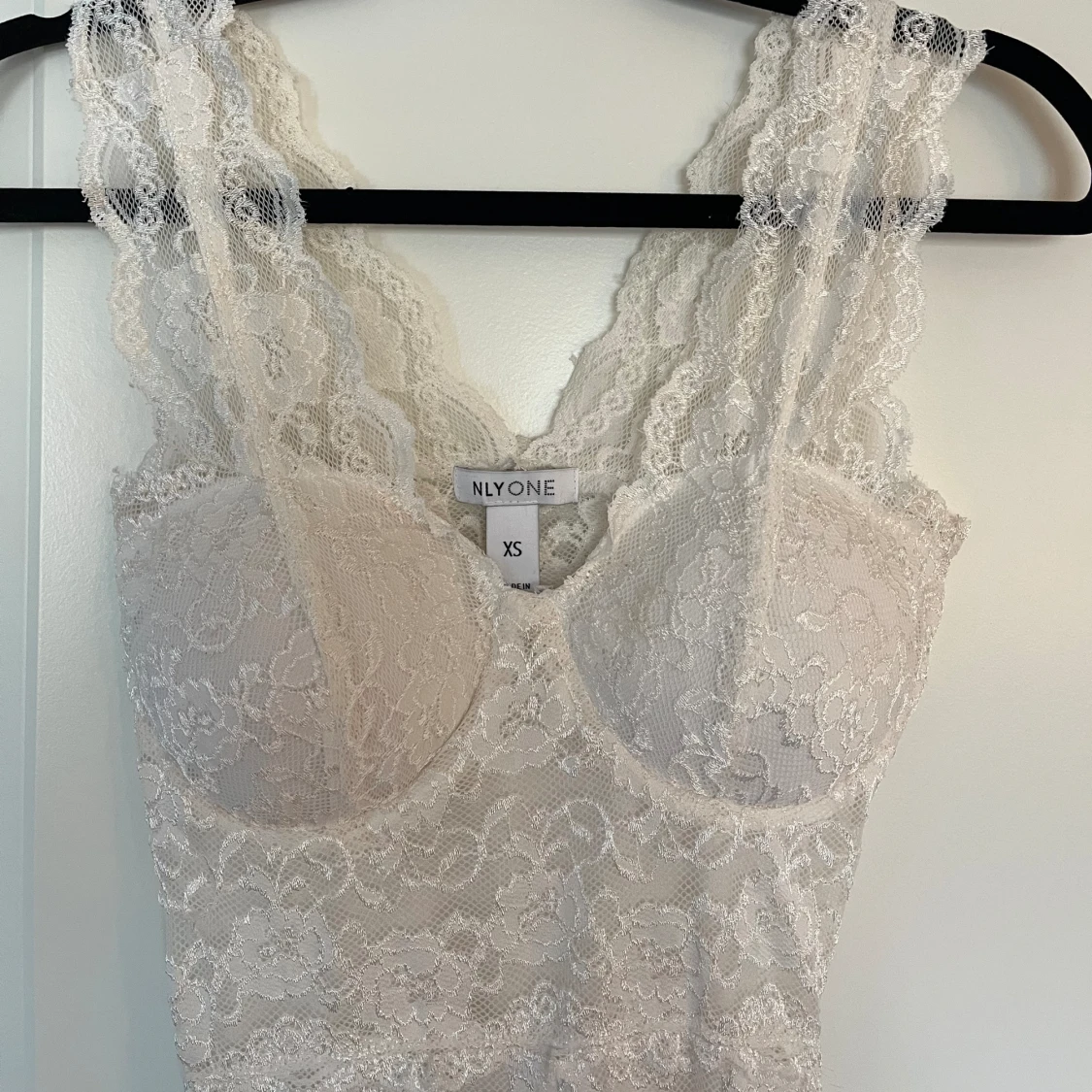 Vit spetsklänning från Nelly - 90