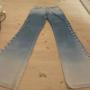 Unika jeans - Säljer mina super coola och snygga jeans då de tyvärr är för små :(