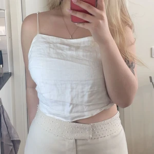 Vit sommar topp  - Jätte söt linne topp till sommarn man knyter i ryggen 🤍