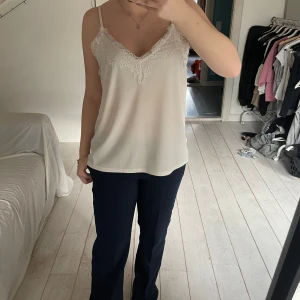 Linne - Linne från newyorker, har inga skador och ser ut som ny❤️