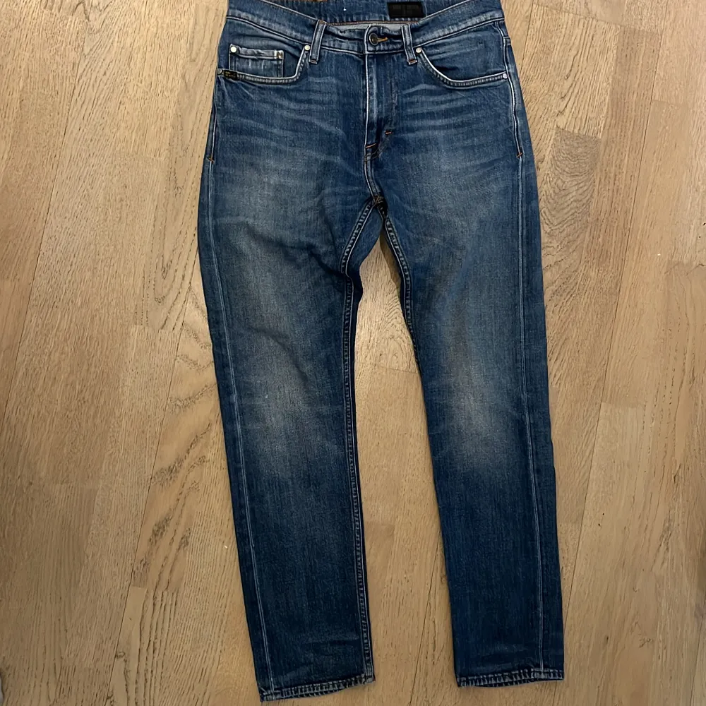 Säljer mina tiger of Sweden jeans i skick 8/10 lite använda. Hör av dig vid frågor eller funderingar.. Jeans & Byxor.