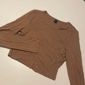 Brun tröja - Brun tröja i superskönt material! Oanvänd 