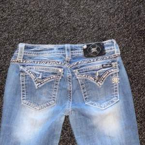 Säljer ett par skit snygga MissMe jeans då de är små för mig, de är rätt så gammal fast med bra kvalite :)