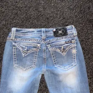 Säljer ett par skit snygga MissMe jeans då de är små för mig, de är rätt så gammal fast med bra kvalite :)