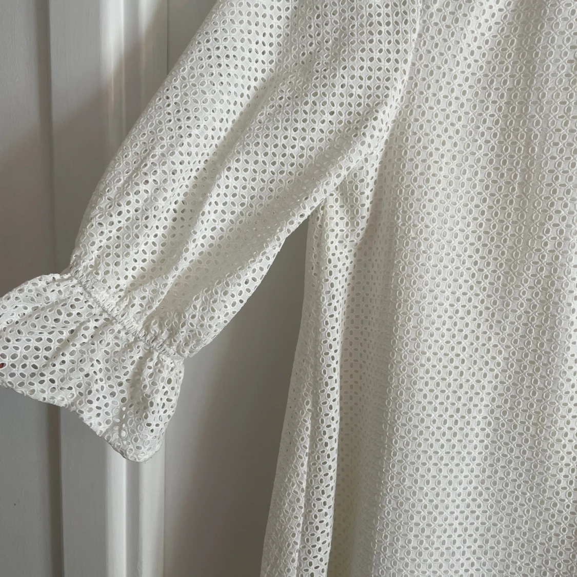 En perfekt studentklänning från Carin Wester i storlek 40. Säljer då jag hittade en annan klänning! OBS köparen står för frakten! - 90