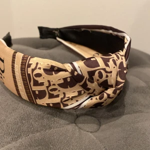 Christian Dior diadem  - Nytt diadem Christian Dior 