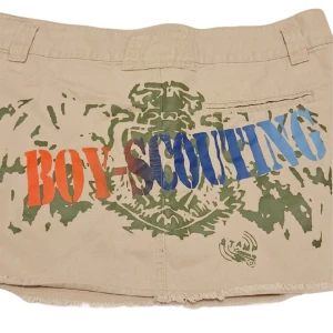 Y2k shorts - Ett par low waist, jeans shorts ifrån Only. Aldrig använda! ❣️ nyskick, inga hål eller fläckar mm. Storlek M men passar även S!