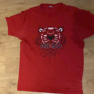 Kenzo tröja - Tjena! Tånkte sälja min kenzo tröja för att jag inte använder den något! Äkta såklart!
