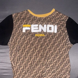 Fendi Tröja - Fendi tröja M
