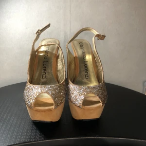 Damskor  - Damskor i nästan ny skick strl 38