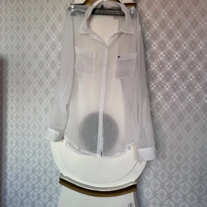 Transparent blus  - Genomskinligt blus 