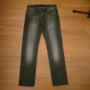 Grå jeans från Crocker i storlek  w29 l34  