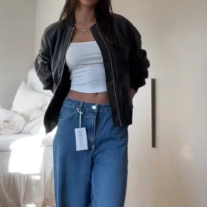 Skinnjacka  - Superfin skinnjacka från NAKD! använd en gång. oversize. Nypris 1100kr