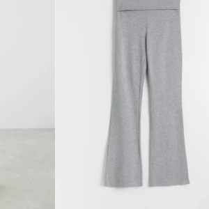 Gråa Yoga Pants - Säljer dessa eftersom dom är för stora för mig, jätte mysigt plagg! Skriv priv för mer bilder ifall intresserad💘💘