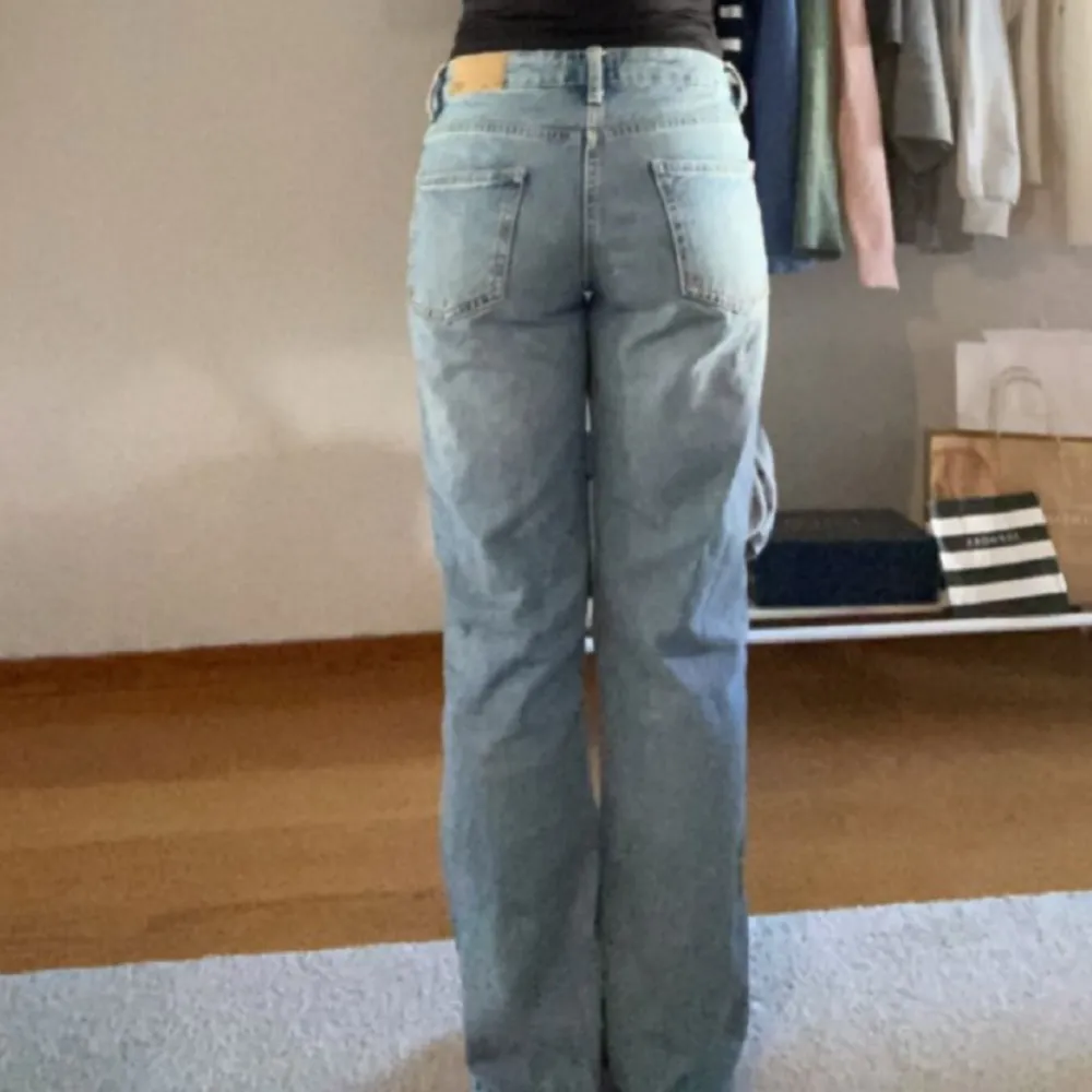 Säljer mina superfina jeans ifrån lager 157! De är i modellen Icon och är endast använda typ 1-3 gånger💓 Superbra skick och säljer endast för att jag knte vill hanvända raka jeans längre💓 Skriv vid frågor/intresse. Jeans & Byxor.