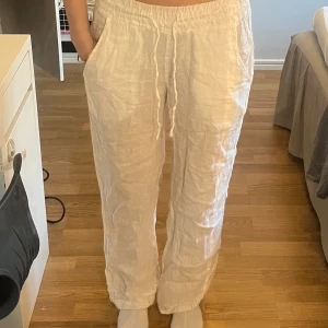 Linnebyxor - Jättefina linnebyxor från Chelsea i Göteborg! Tyvärr får jag inte användning av de just nu 