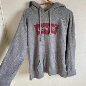 Levis tröja  - Storlek M/L pris 300kr 