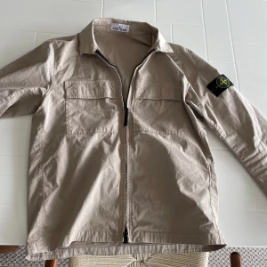 Stoneisland jacka - Jätte fin stoneisland jacka sen är ganska ny.kvitto och påse följer med