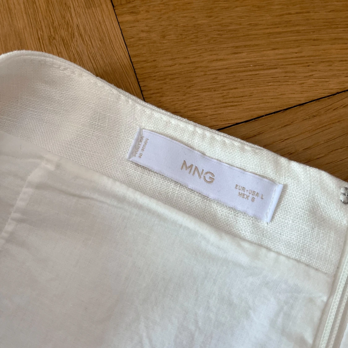 Linnekjol med knytdetalj - 91